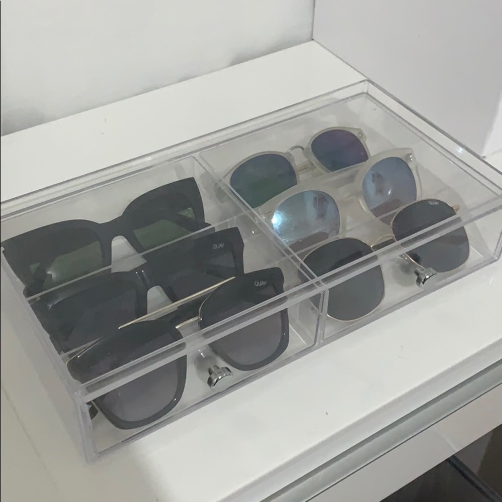 ACRYLIC SUNGLASSES HOLDER